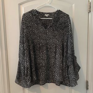 Spense Black blouse with white spots, flounced sleeves. Size L.